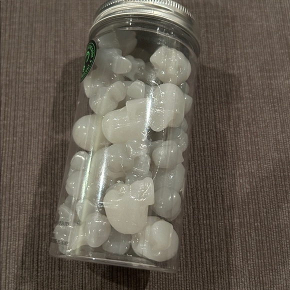 ASHLAND Glow-in-the-Dark Skulls Decorative Filler 5oz NEW - Picture 6 of 6